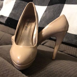 7.5 nude heels